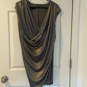 Ultra flattering!  Gold/bronze dress